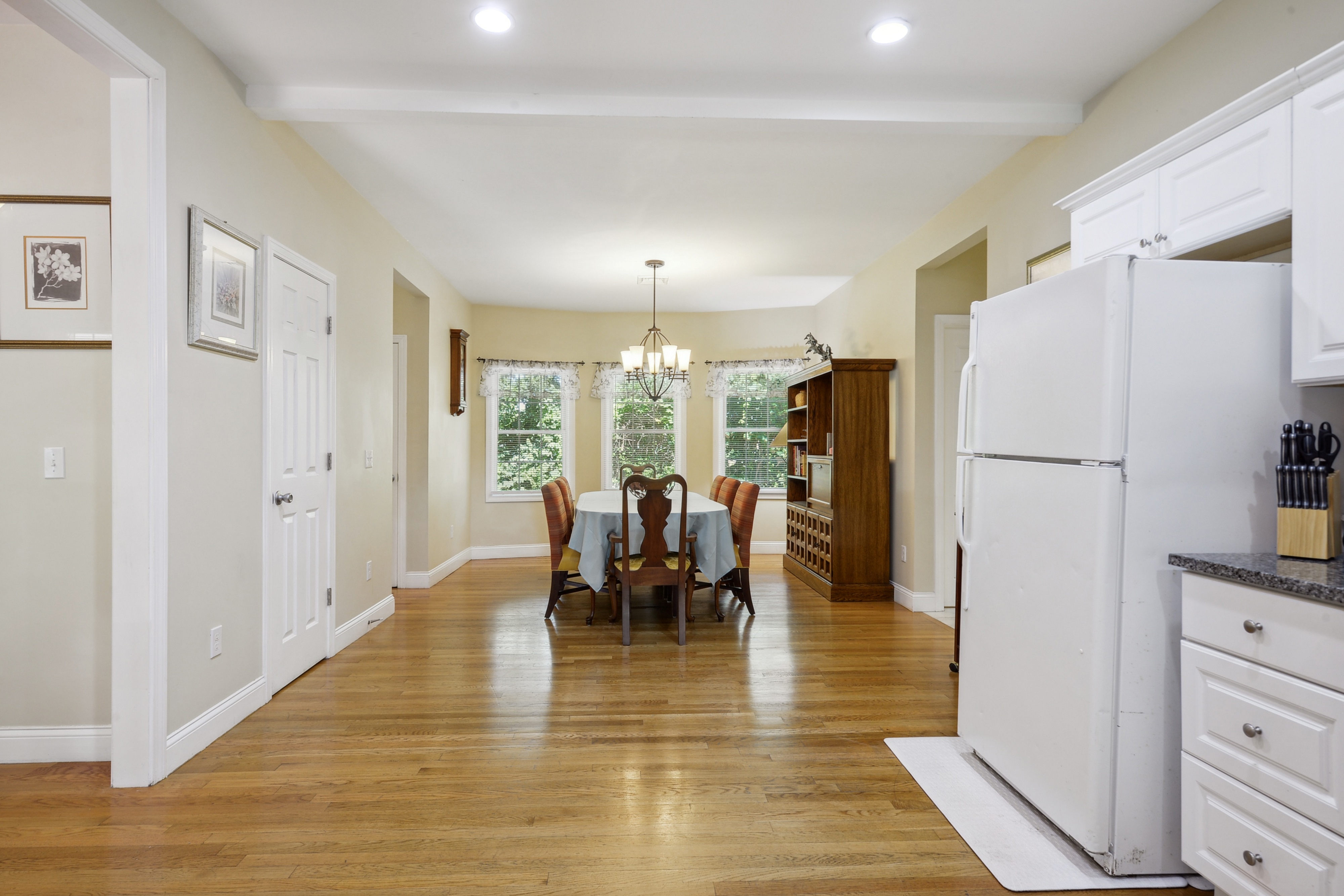 KITCHEN-DININGROOM